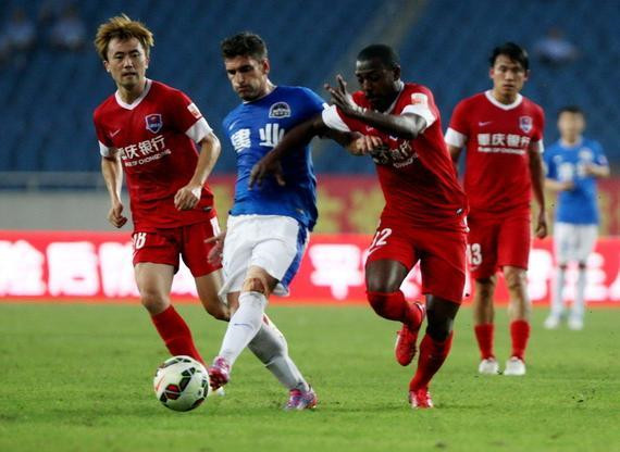 球更靠近肋 球更靠近肋