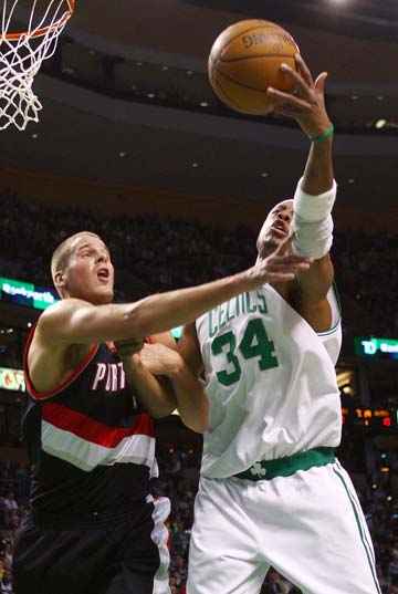 后者要求更 后者要求更